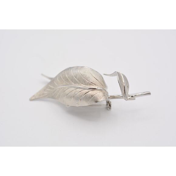 Vintage 3D Leaf Pin Brooch Textured Silver Metallic Shiny Chunky 1970s Bin5A - Picture 7 of 12
